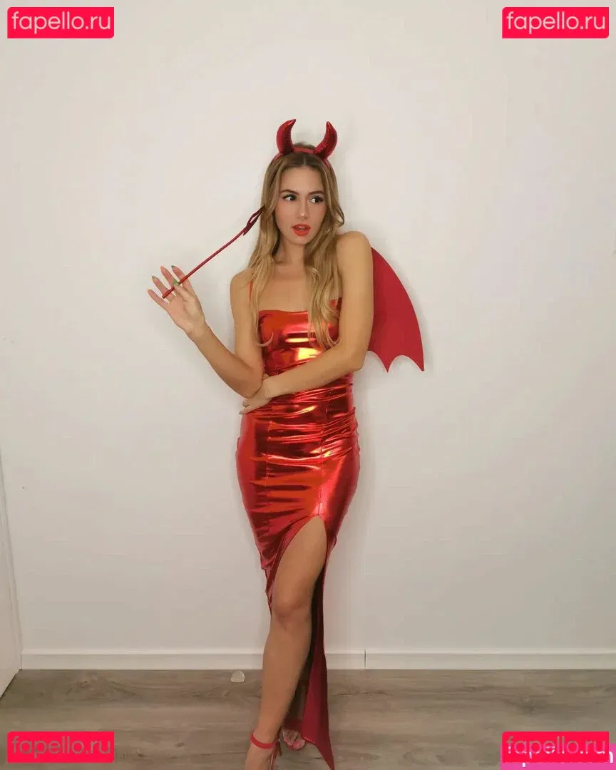 itsSky Onlyfans Photo Gallery 