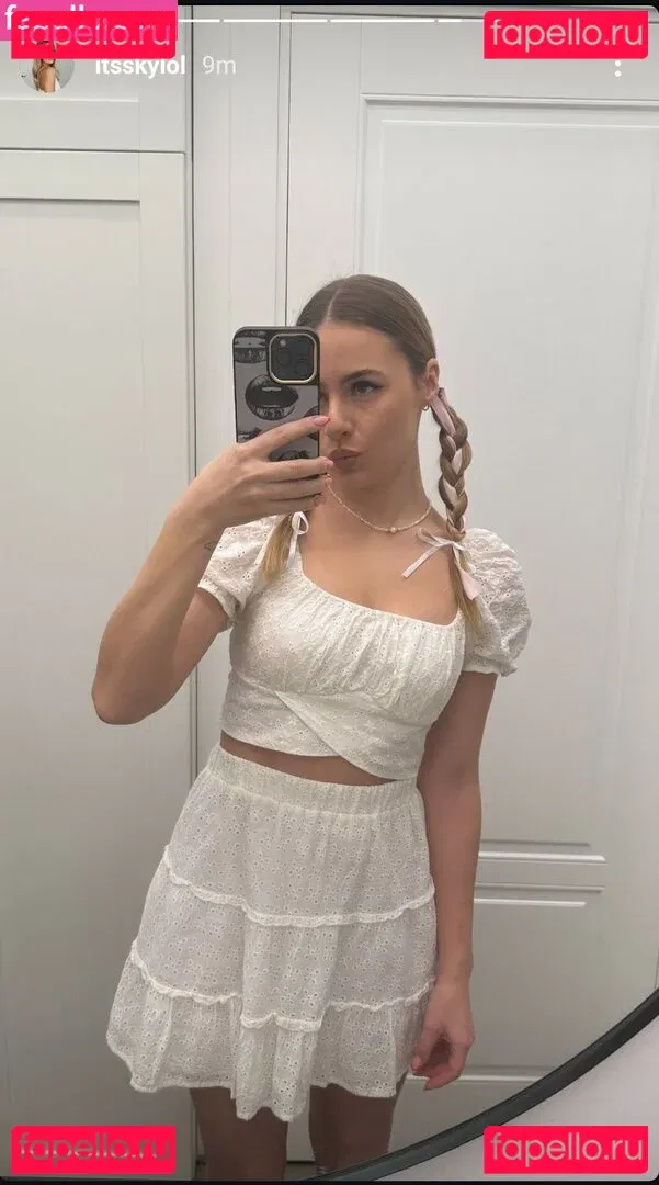 itsSky Onlyfans Photo Gallery 