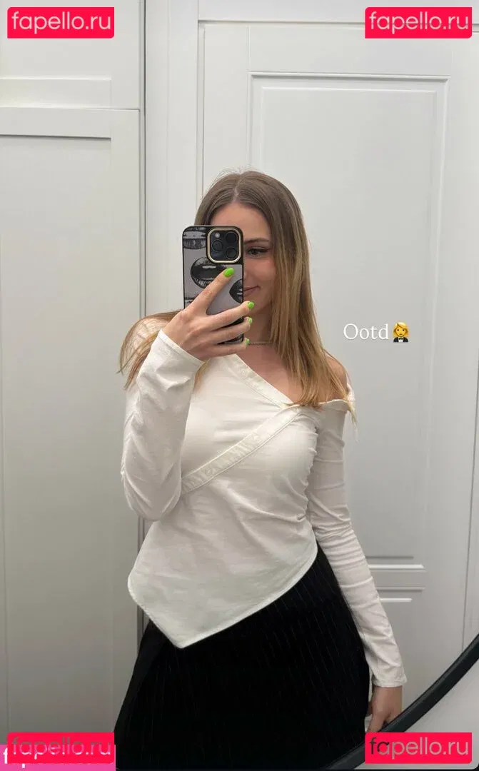 itsSky Onlyfans Photo Gallery 