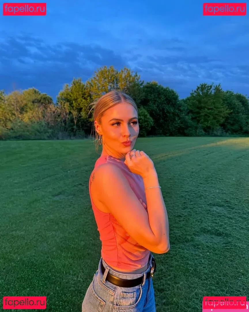 itsSky Onlyfans Photo Gallery 