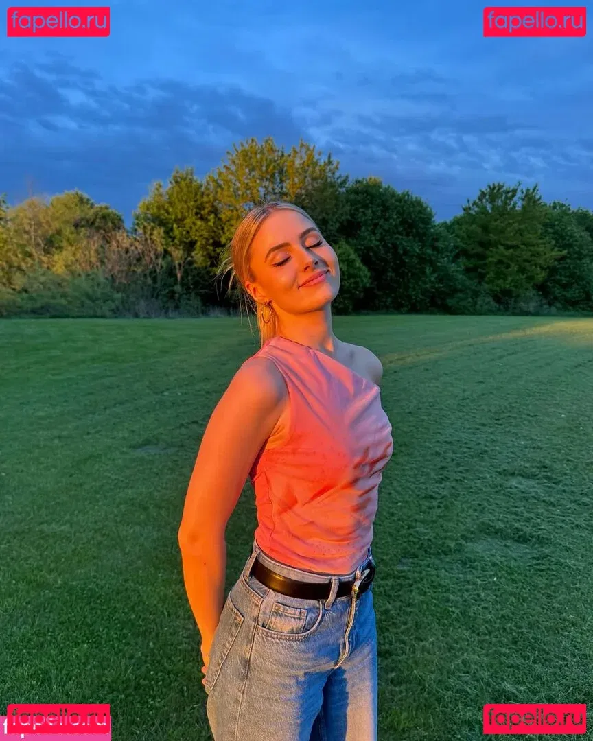 itsSky Onlyfans Photo Gallery 