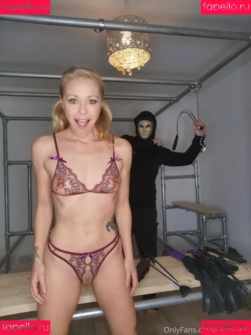 ukcutegirl Onlyfans Photo Gallery 