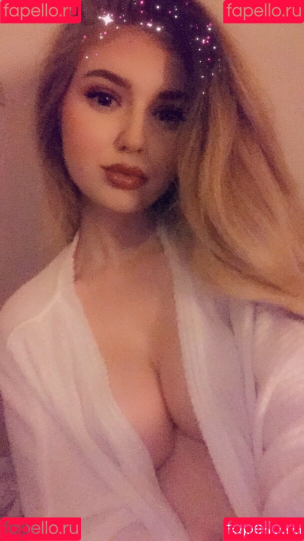 emilymcnessie Onlyfans Photo Gallery 