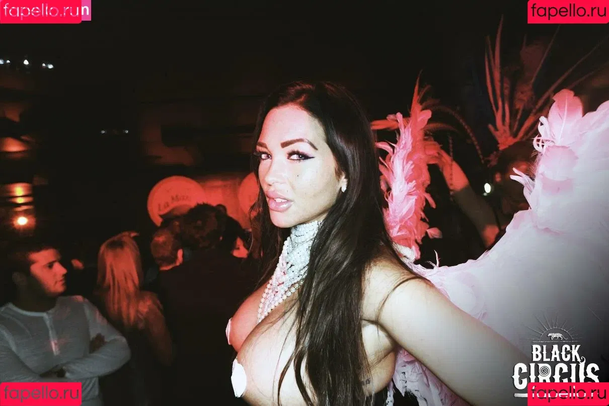 Gogo Stripper Onlyfans Photo Gallery 