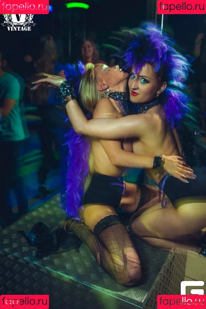 Gogo Stripper Onlyfans Photo Gallery 