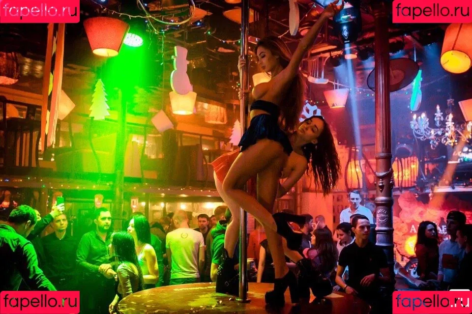 Gogo Stripper Onlyfans Photo Gallery 