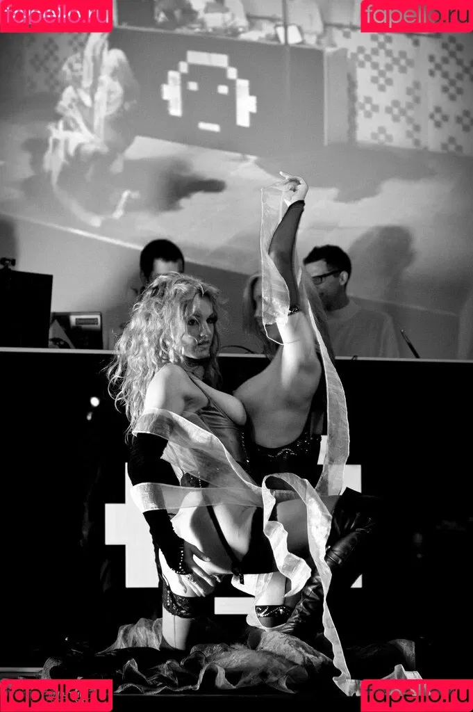 Gogo Stripper Onlyfans Photo Gallery 