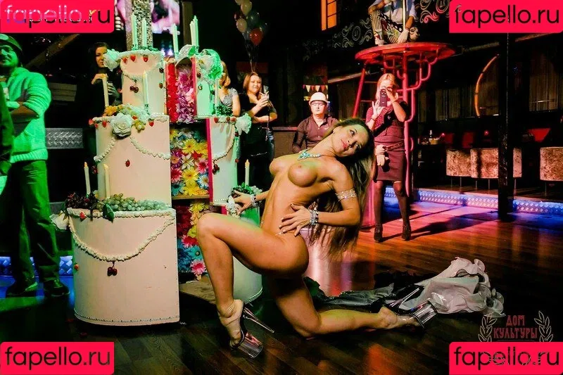 Gogo Stripper Onlyfans Photo Gallery 