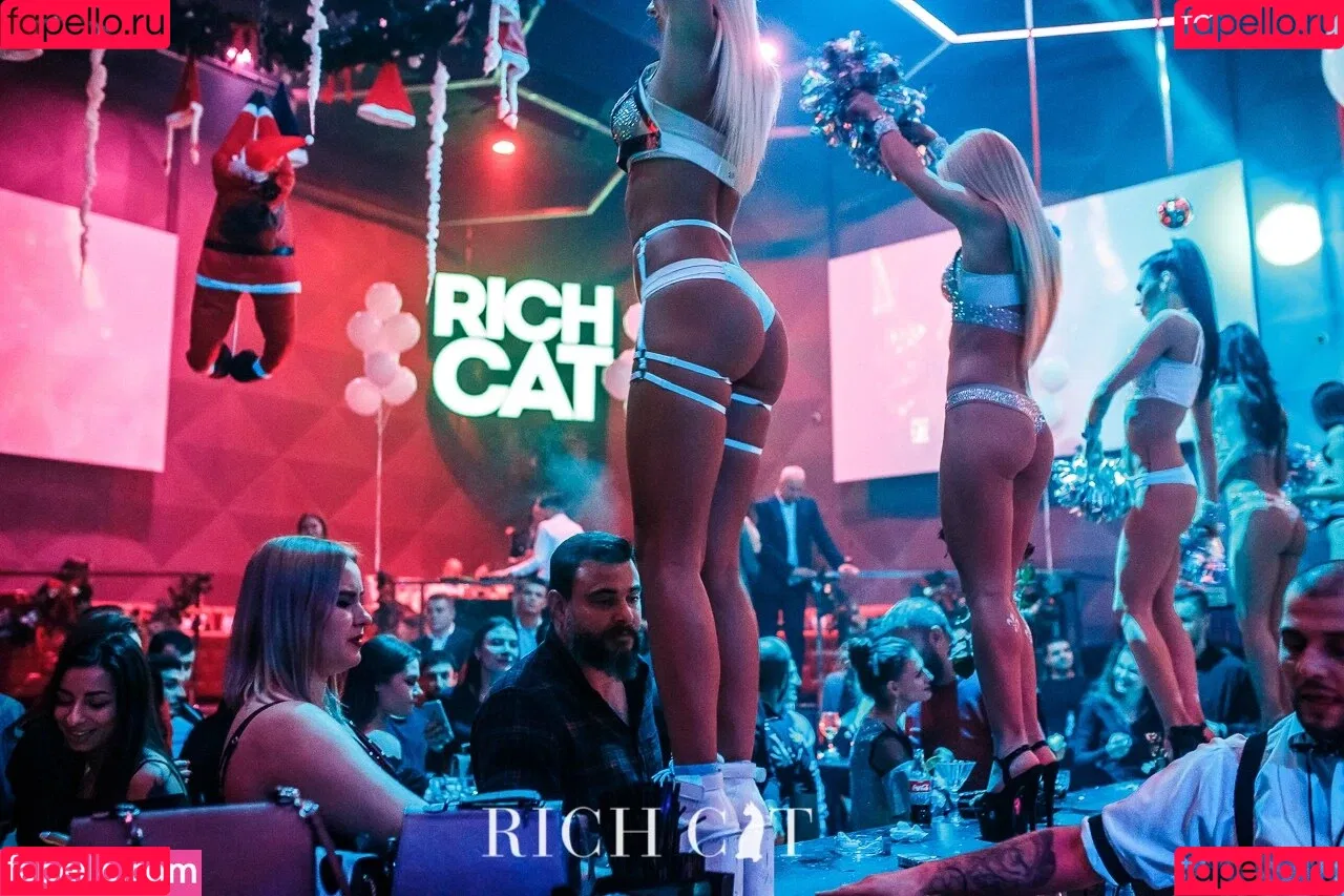 Gogo Stripper Onlyfans Photo Gallery 
