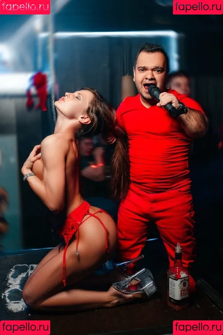 Gogo Stripper Onlyfans Photo Gallery 