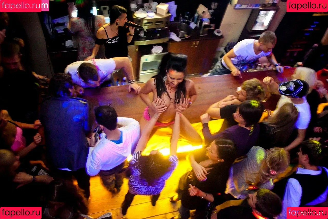 Gogo Stripper Onlyfans Photo Gallery 