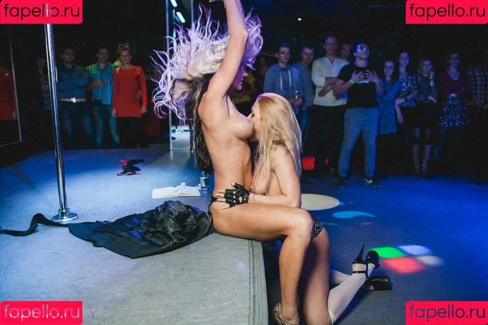 Gogo Stripper Onlyfans Photo Gallery 