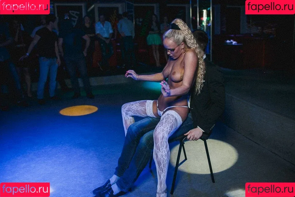 Gogo Stripper Onlyfans Photo Gallery 