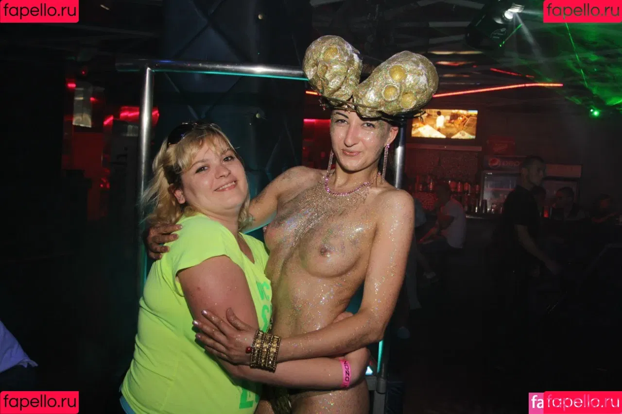 Gogo Stripper Onlyfans Photo Gallery 