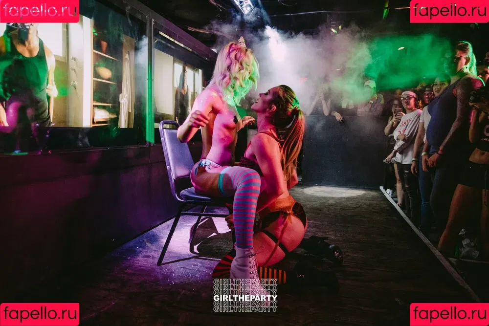 Gogo Stripper Onlyfans Photo Gallery 