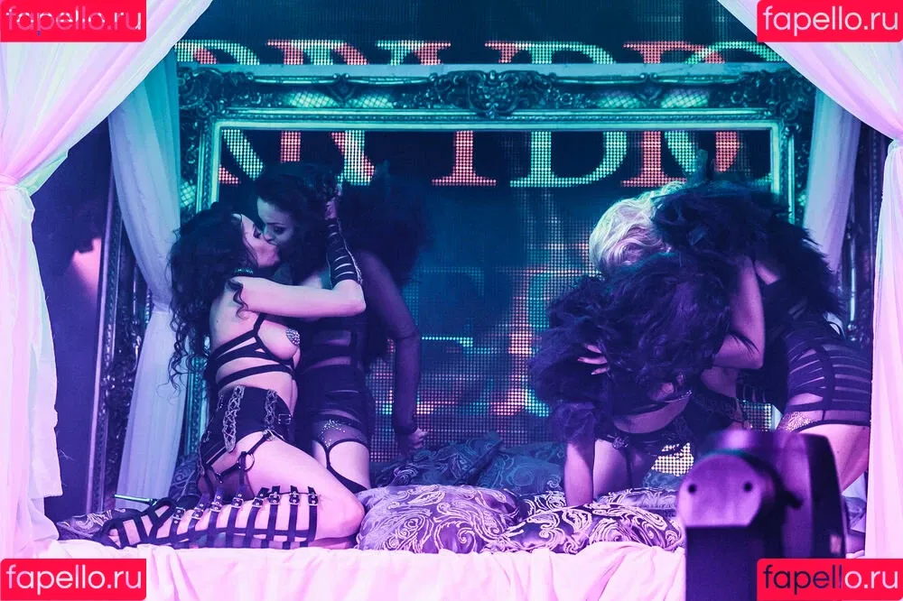 Gogo Stripper Onlyfans Photo Gallery 