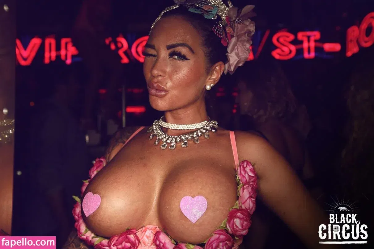 Gogo Stripper Onlyfans Photo Gallery 