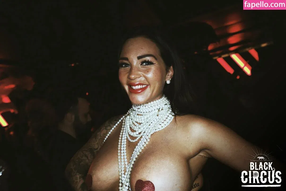 Gogo Stripper Onlyfans Photo Gallery 