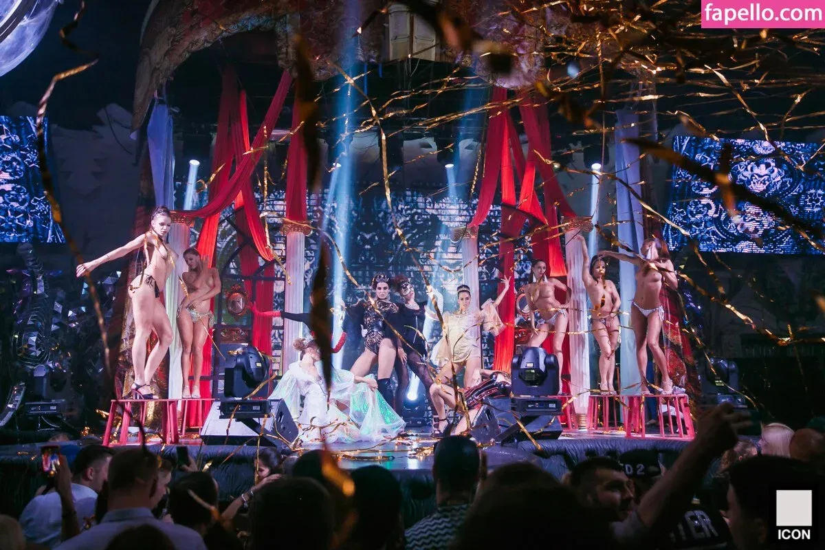 Gogo Stripper Onlyfans Photo Gallery 