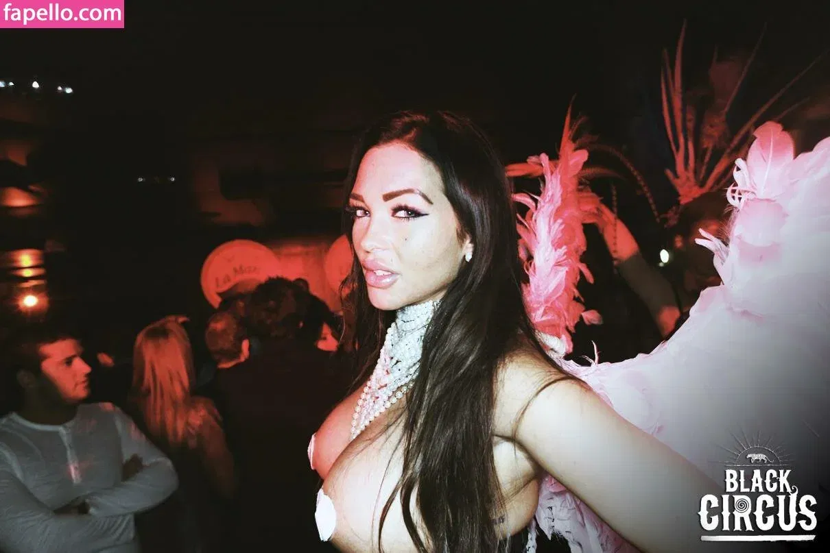 Gogo Stripper Onlyfans Photo Gallery 