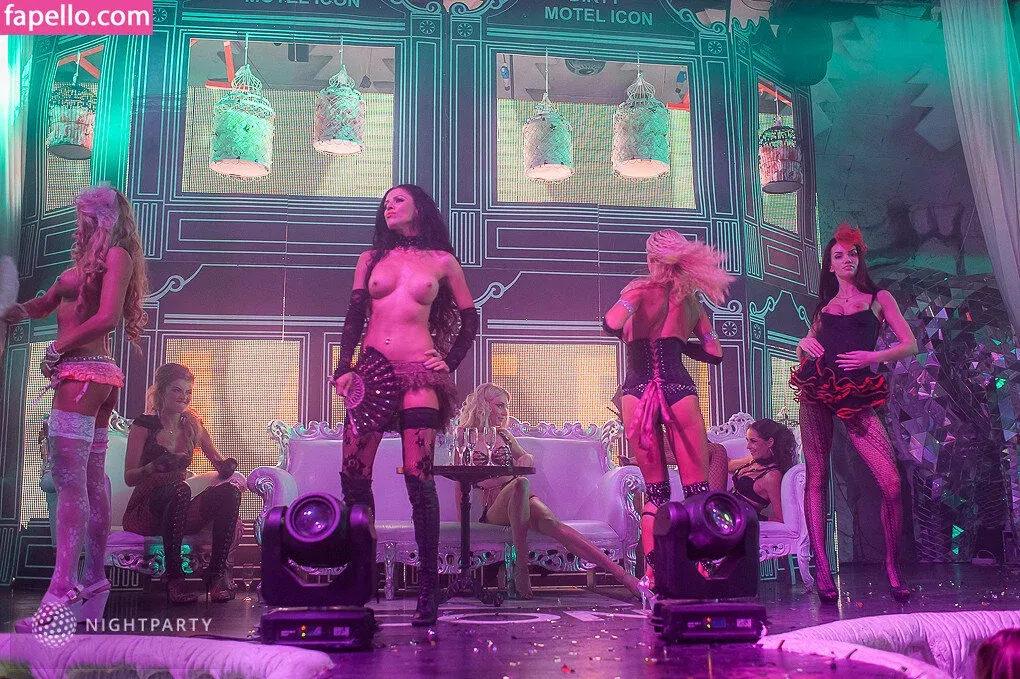 Gogo Stripper Onlyfans Photo Gallery 