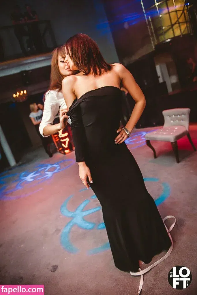 Gogo Stripper Onlyfans Photo Gallery 