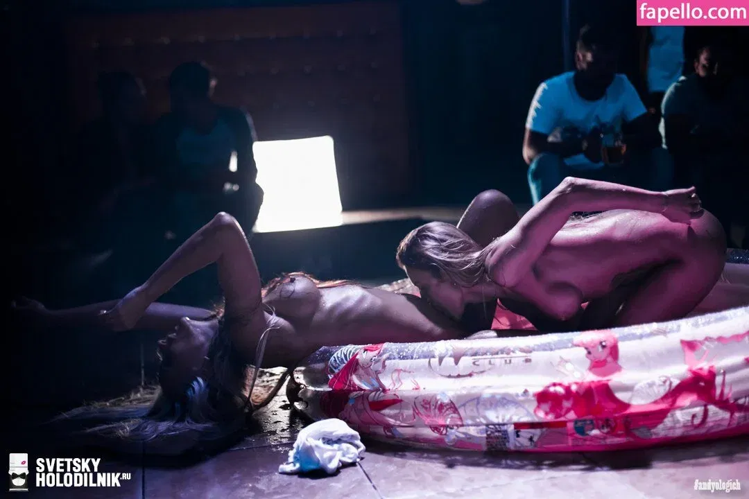 Gogo Stripper Onlyfans Photo Gallery 