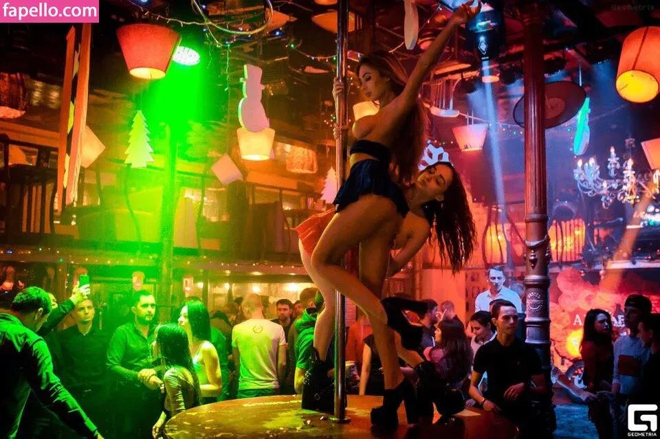 Gogo Stripper Onlyfans Photo Gallery 