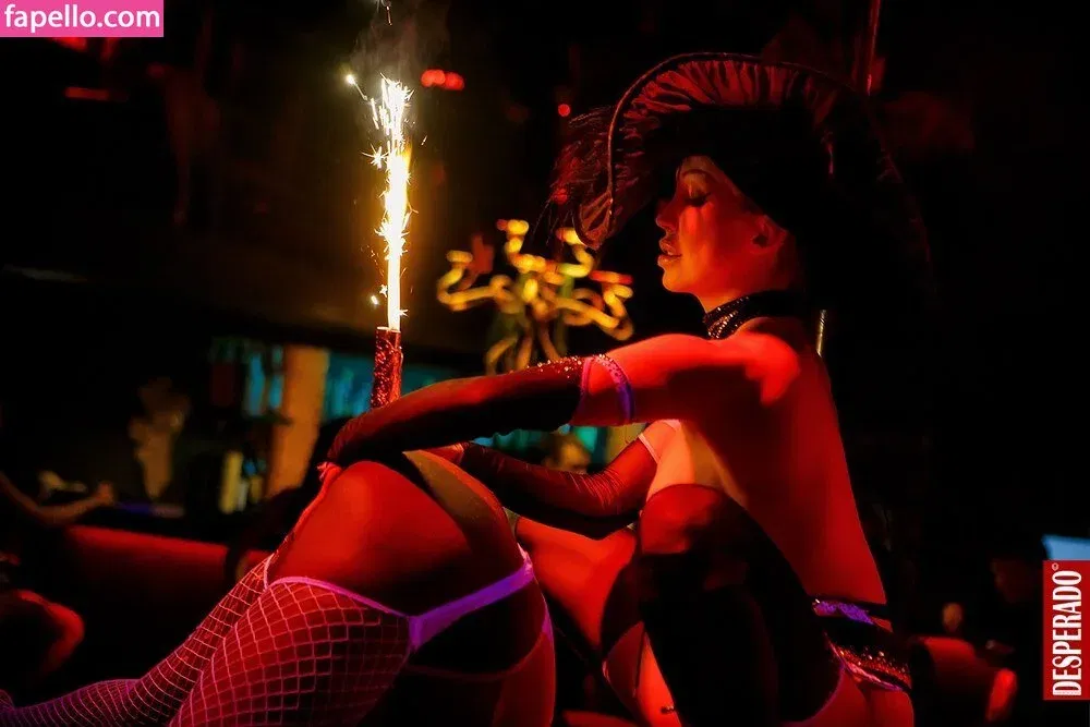 Gogo Stripper Onlyfans Photo Gallery 