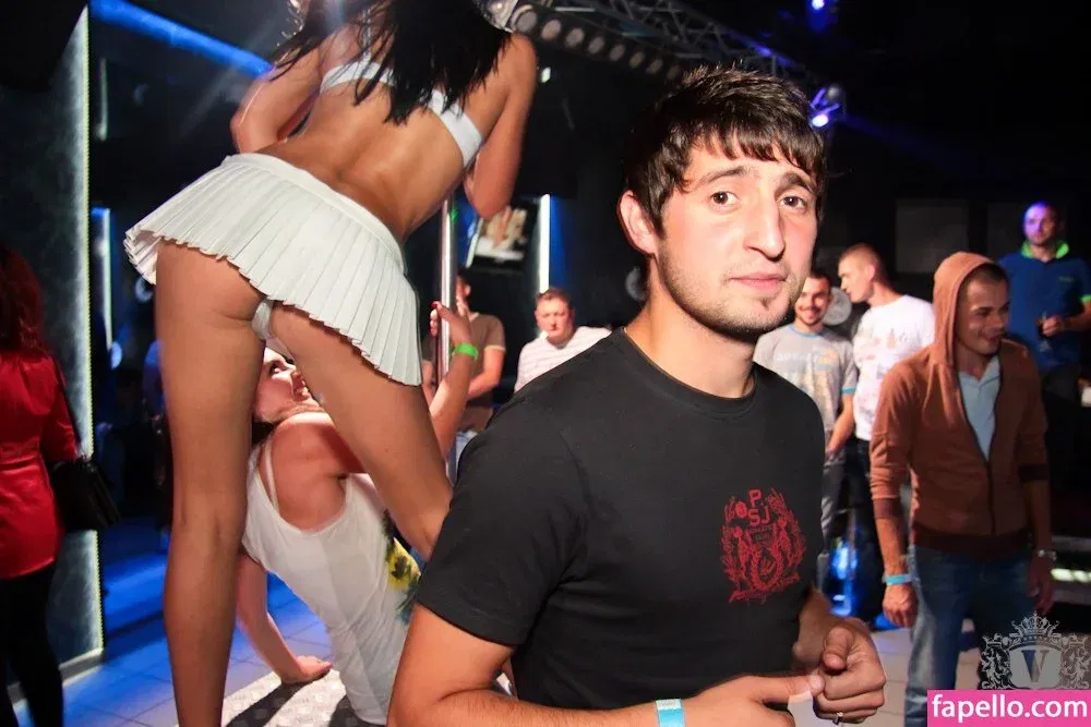 Gogo Stripper Onlyfans Photo Gallery 