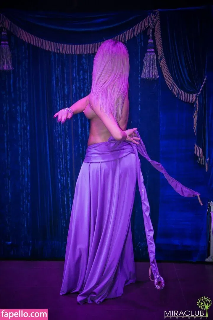 Gogo Stripper Onlyfans Photo Gallery 