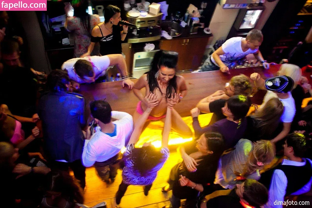 Gogo Stripper Onlyfans Photo Gallery 