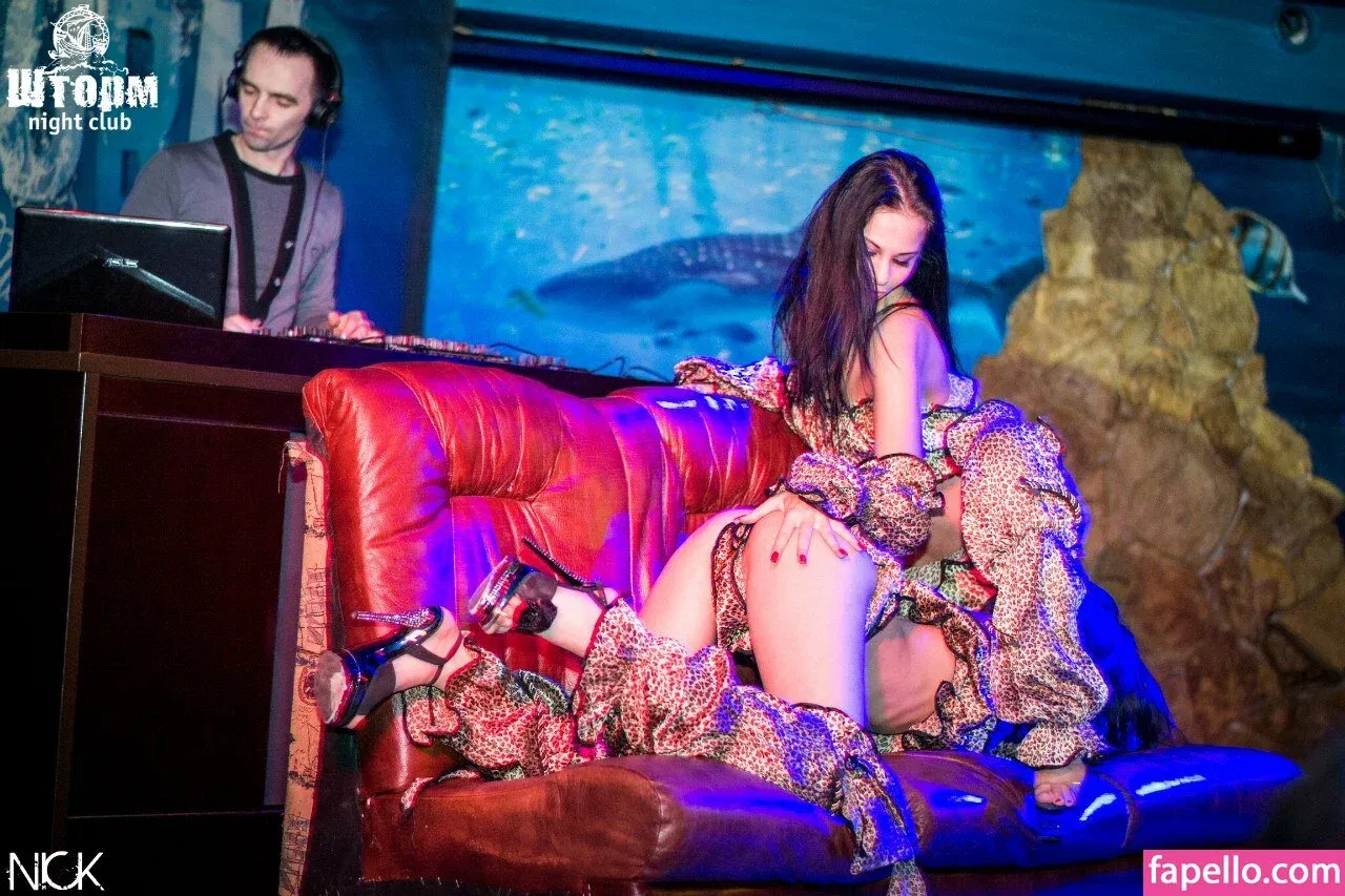 Gogo Stripper Onlyfans Photo Gallery 