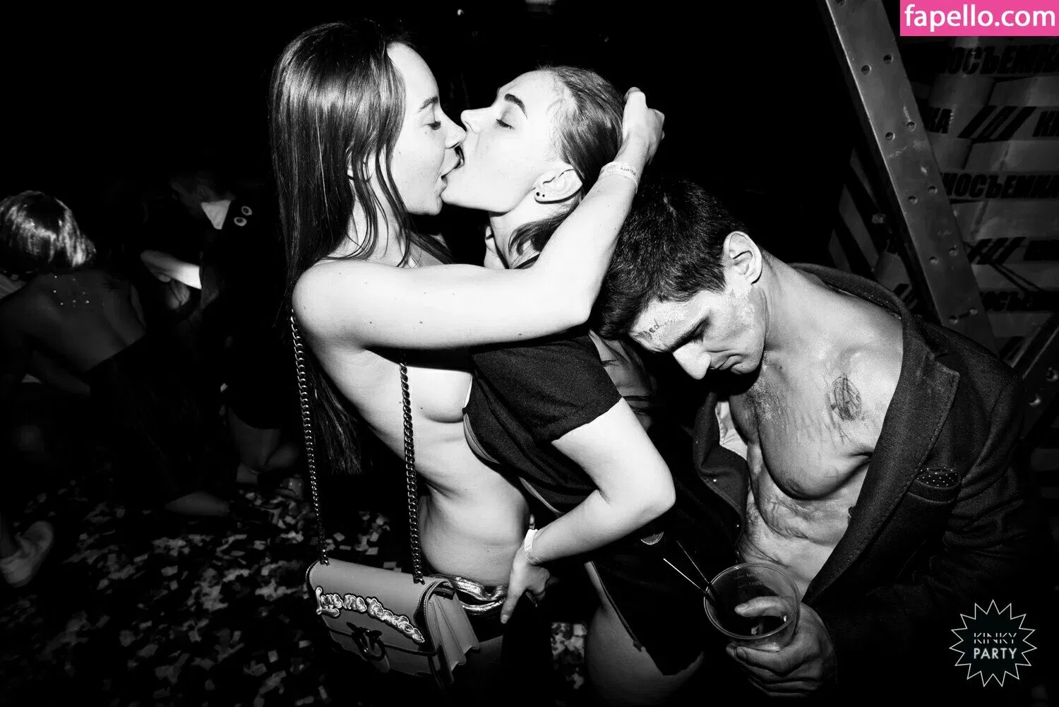 Gogo Stripper Onlyfans Photo Gallery 