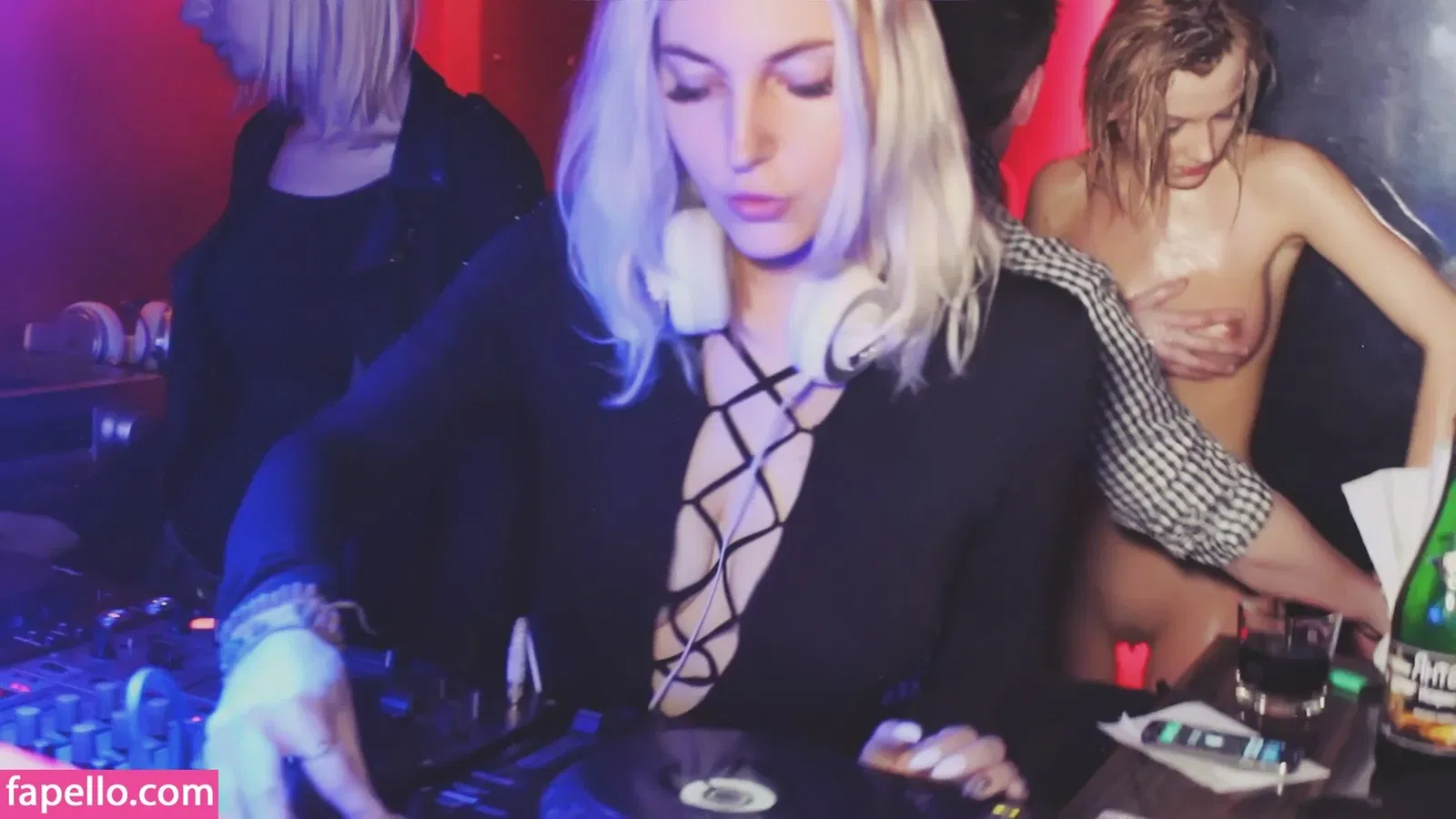 Gogo Stripper Onlyfans Photo Gallery 