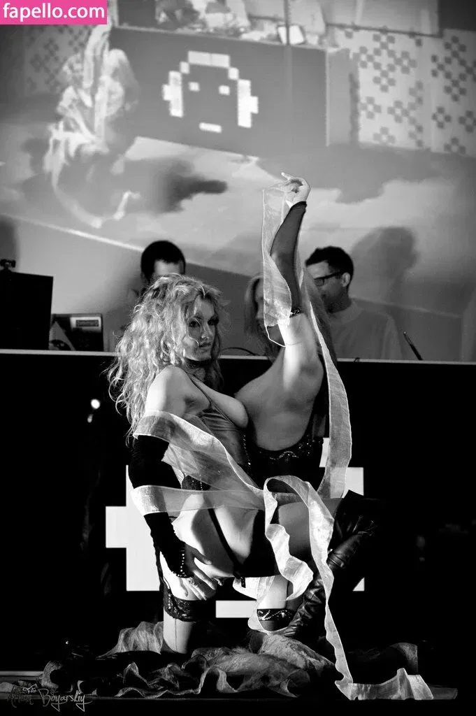 Gogo Stripper Onlyfans Photo Gallery 