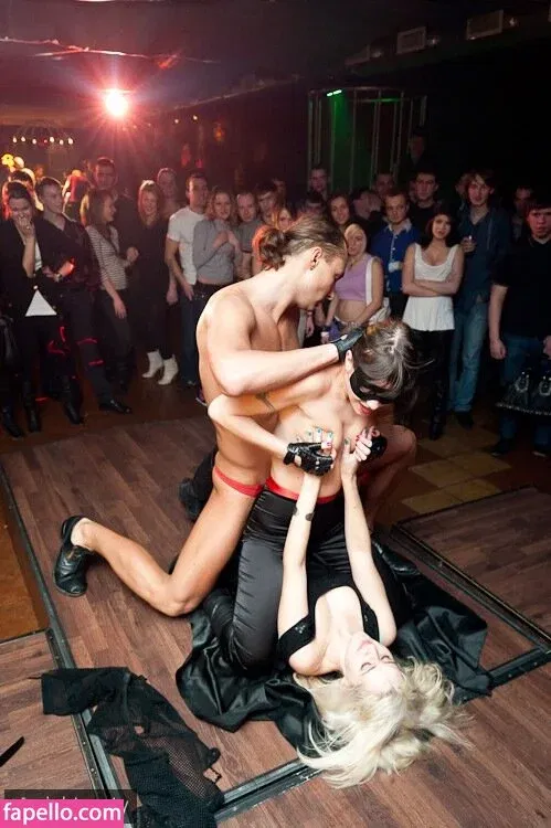 Gogo Stripper Onlyfans Photo Gallery 