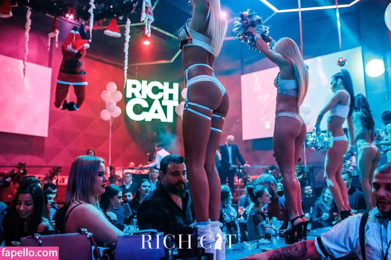 Gogo Stripper Onlyfans Photo Gallery 