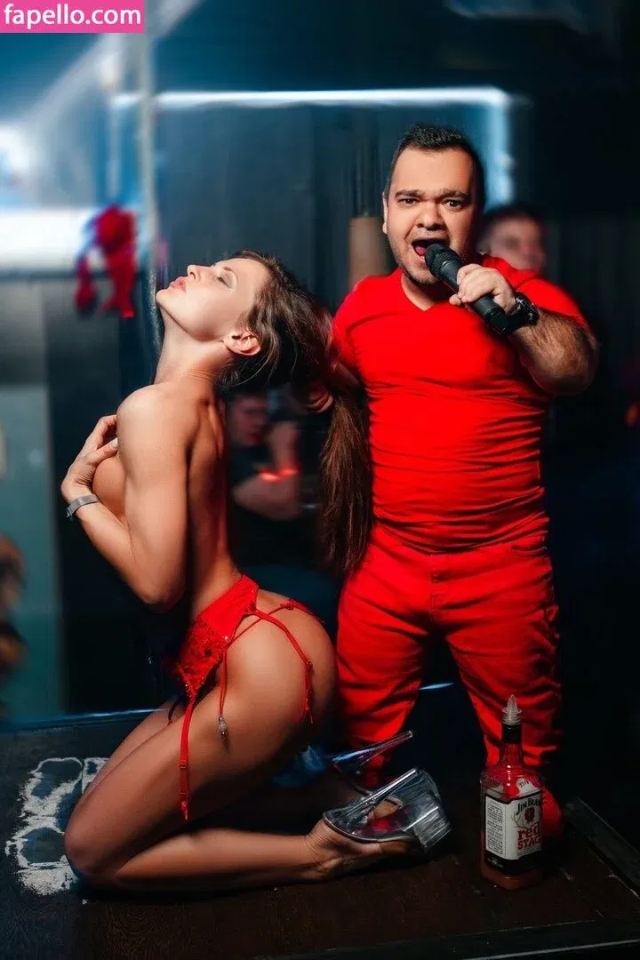 Gogo Stripper Onlyfans Photo Gallery 