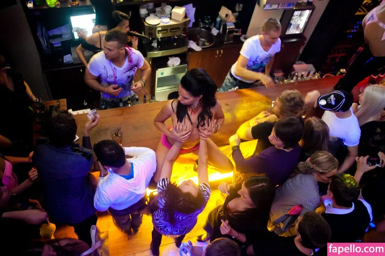 Gogo Stripper Onlyfans Photo Gallery 