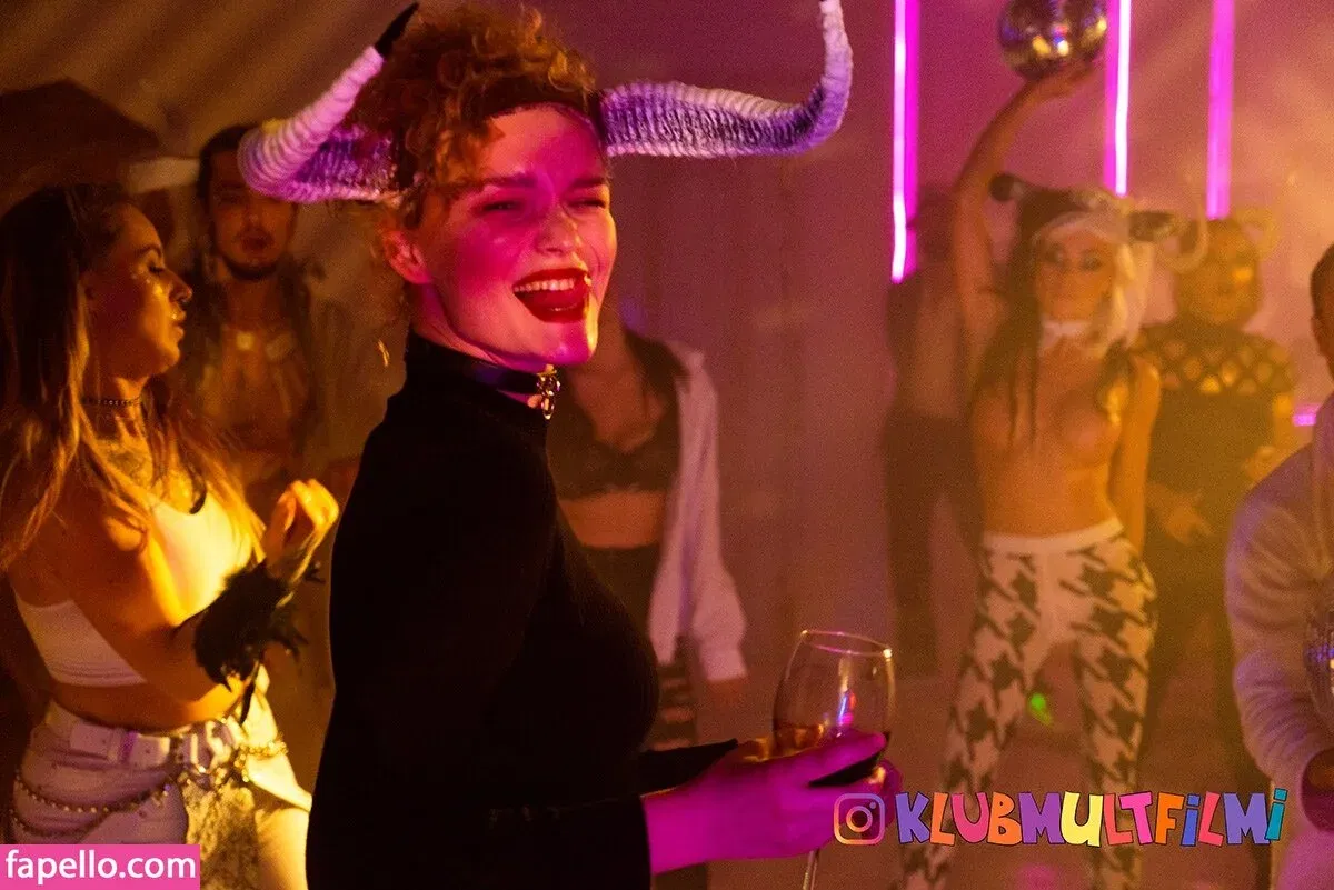 Gogo Stripper Onlyfans Photo Gallery 