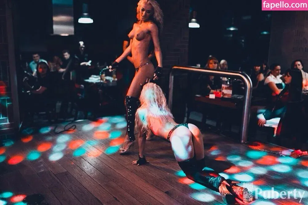 Gogo Stripper Onlyfans Photo Gallery 