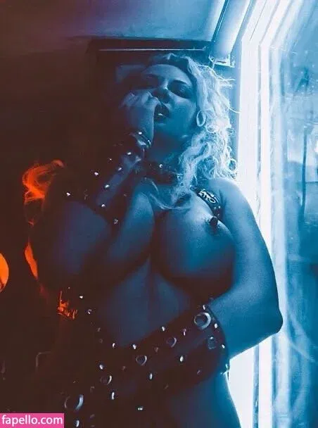 Gogo Stripper Onlyfans Photo Gallery 