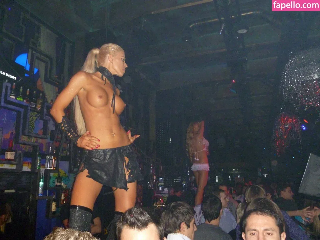 Gogo Stripper Onlyfans Photo Gallery 