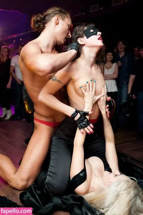 Gogo Stripper Onlyfans Photo Gallery 