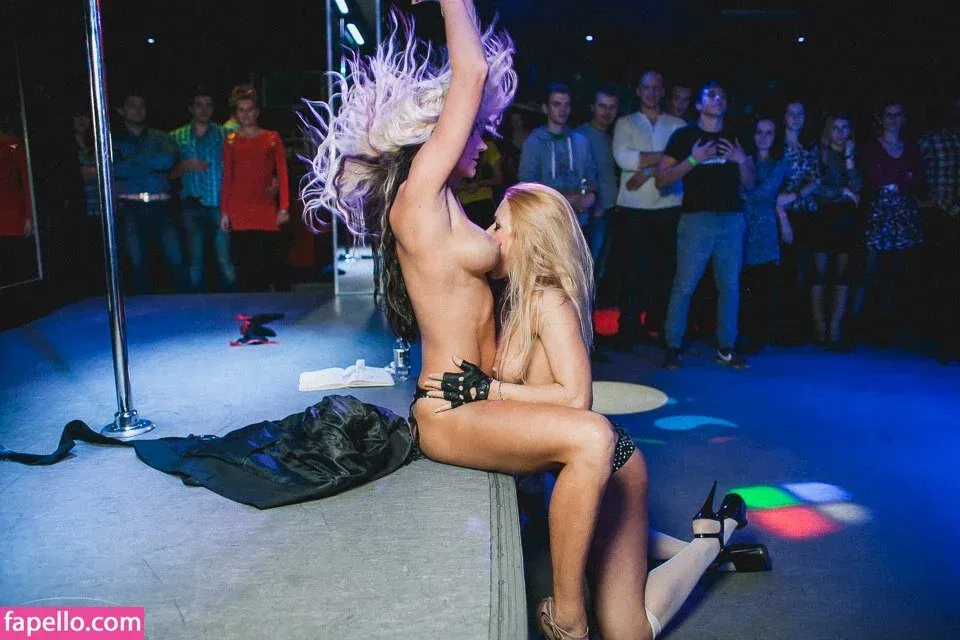 Gogo Stripper Onlyfans Photo Gallery 