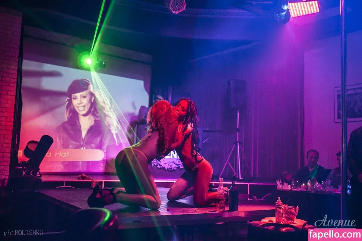 Gogo Stripper Onlyfans Photo Gallery 