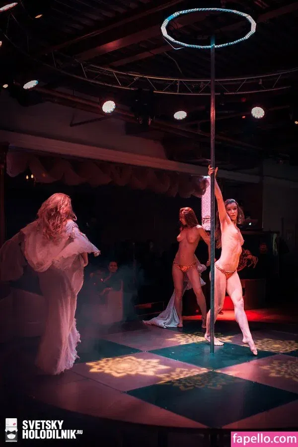 Gogo Stripper Onlyfans Photo Gallery 