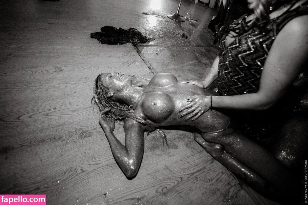 Gogo Stripper Onlyfans Photo Gallery 