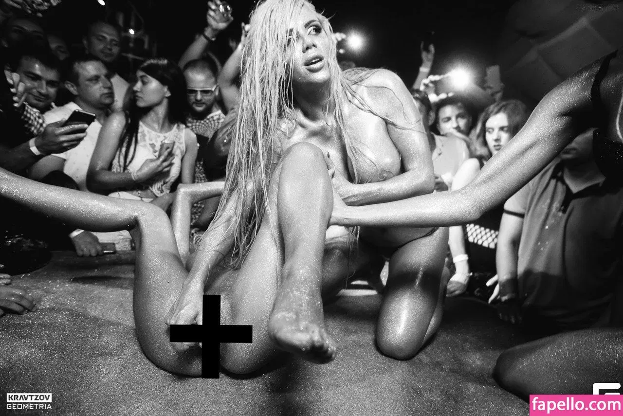 Gogo Stripper Onlyfans Photo Gallery 